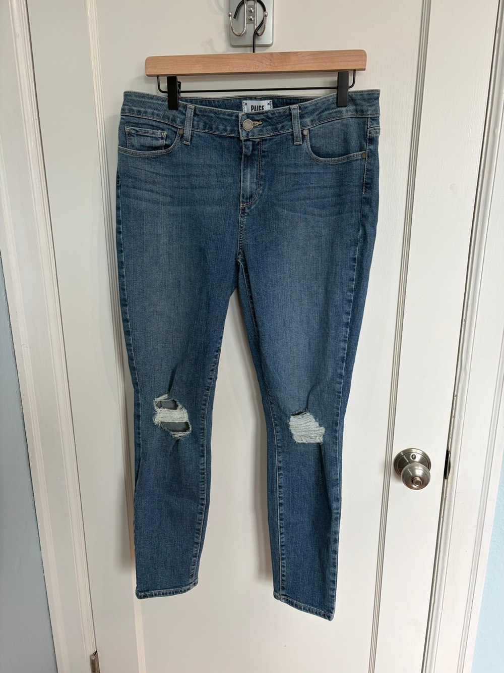 PAIGE Verdugo Ankle Skinny Jeans Distressed Medium Wash Size 32 Knee Rips